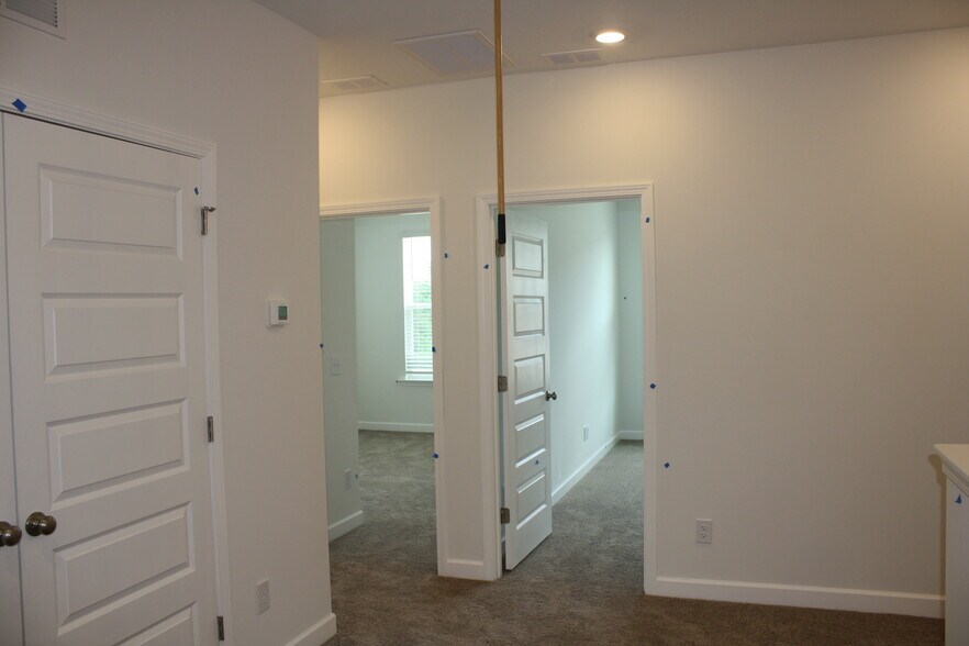 Building Photo - 7803 Flatrock Park Dr