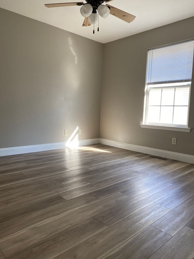 Building Photo - Remodeled 3 bedroom 2 full bathroom 2 car garage patio home