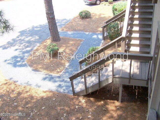 Building Photo - 220 Foxkroft Dr