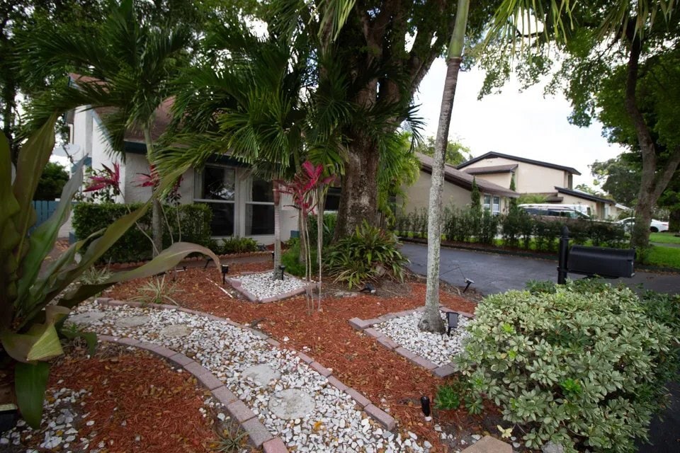 Building Photo - 8321 SW 39th Ct