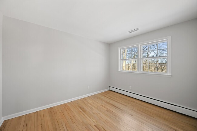 Building Photo - 75 Rivergate Dr