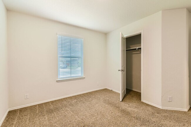 Building Photo - HALF OFF First Month Rent located near Lac...