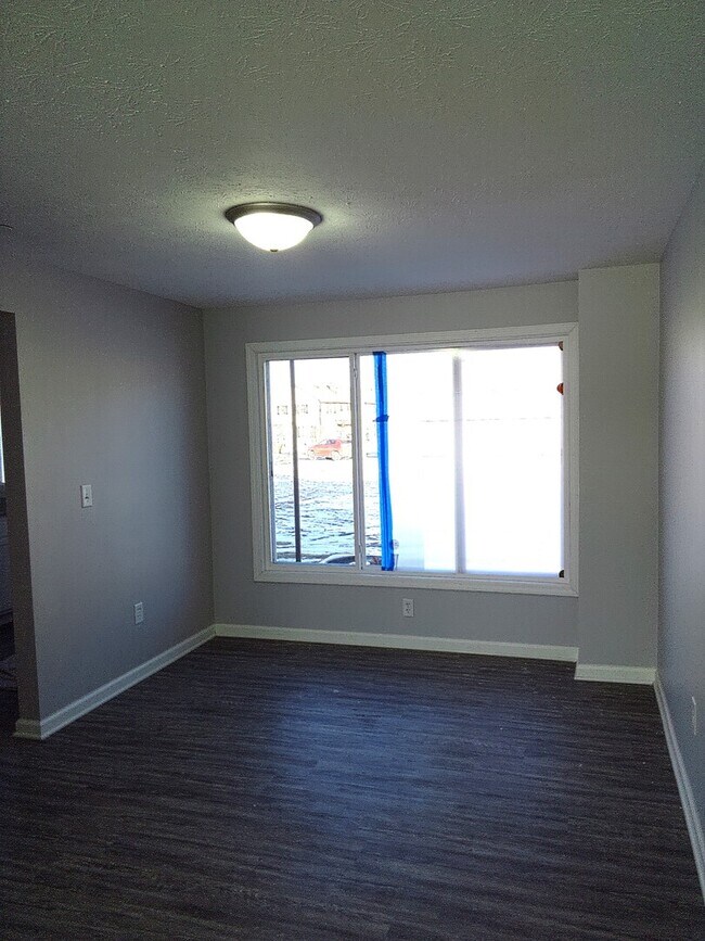 Building Photo - 15 Indianwood Blvd