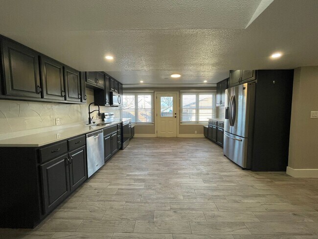 Building Photo - 2875 S Sherman St