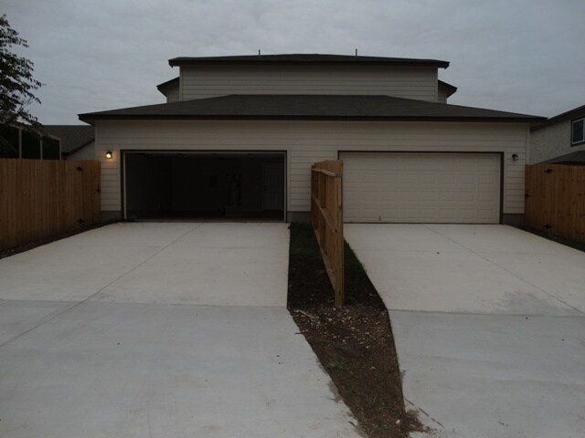Building Photo - 5826 Grandwood Dr