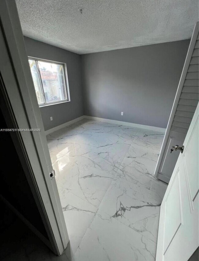 Building Photo - 511 NW 82nd Ave