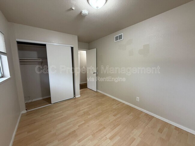 Building Photo - 300 Stony Point Rd