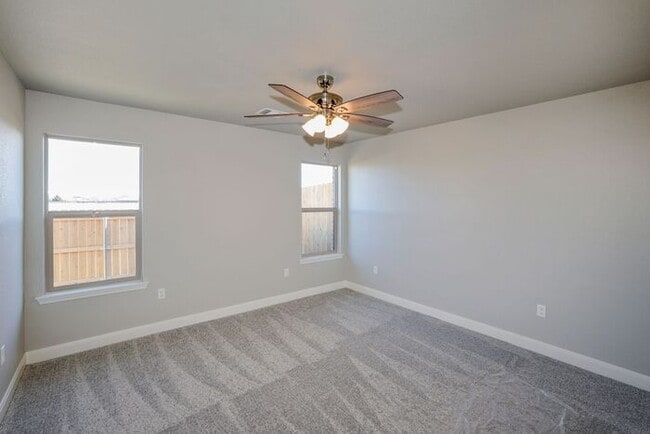 Building Photo - 7616 Woodford Ave