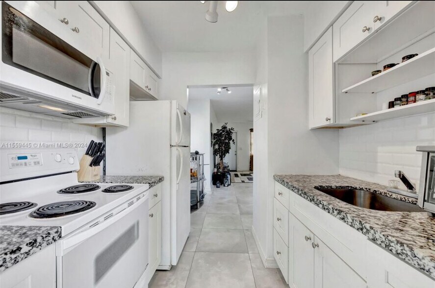 Building Photo - 510 SW 15th St