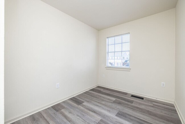 Building Photo - Charming Townhome in Hunters Mill – 3 Beds...