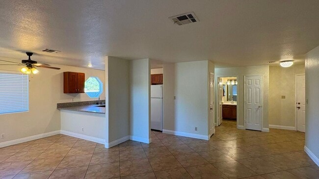 Building Photo - 5038 S Rainbow Blvd