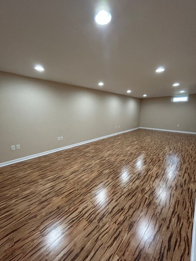 Building Photo - New Listing Alert! End unit Townhome in Penns Ridge!