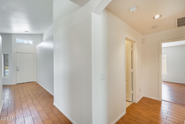 Building Photo - 4559 W Dailey St