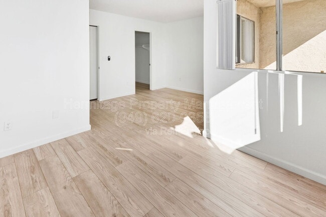 Building Photo - 35 Kazan St