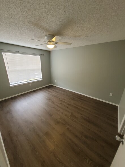Building Photo - 4105 Tropical Isle Blvd
