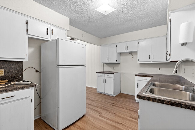 Building Photo - 1208 Clark St