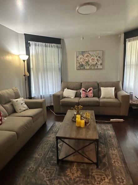 Building Photo - 302 Mitchell St