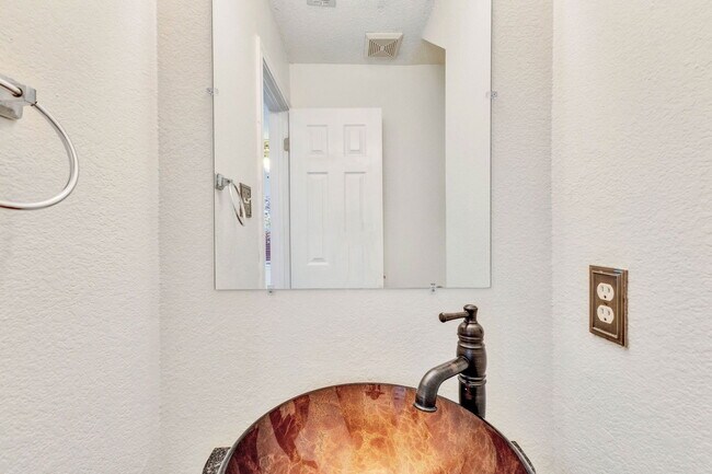 Building Photo - 3600 Cheyenne St