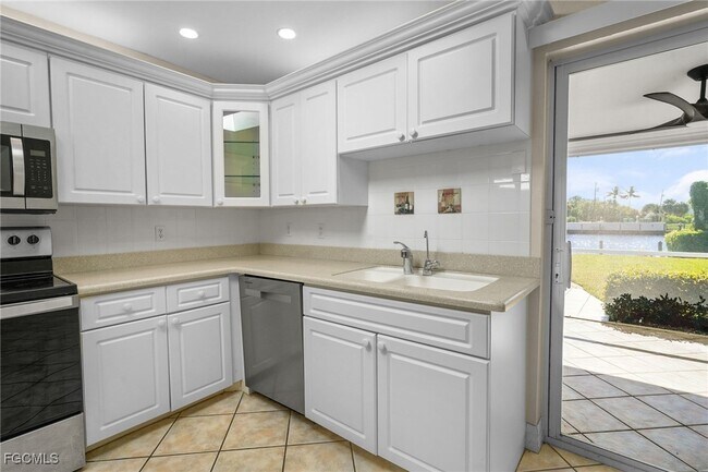 Building Photo - 517 SE 43rd St