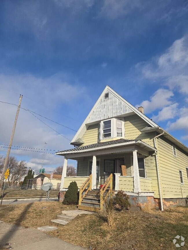 Building Photo - 3 Bedroom Home