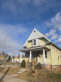 Building Photo - 3 Bedroom Home