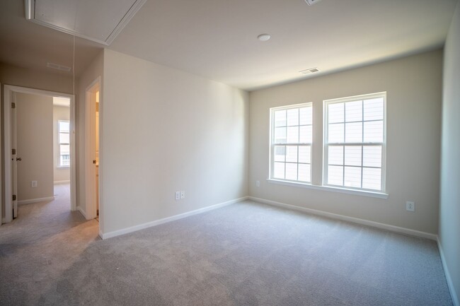Building Photo - Stunning New Smart Home Palisades Area!