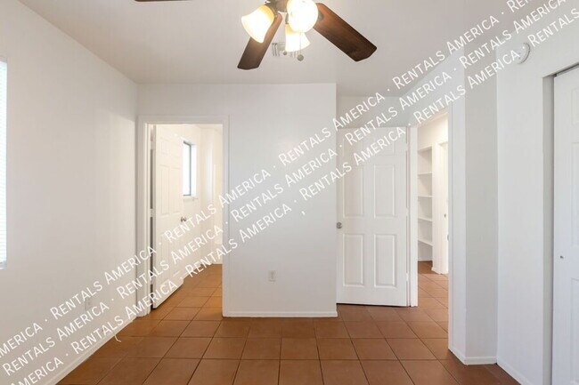 Building Photo - 1107 W Sonora St
