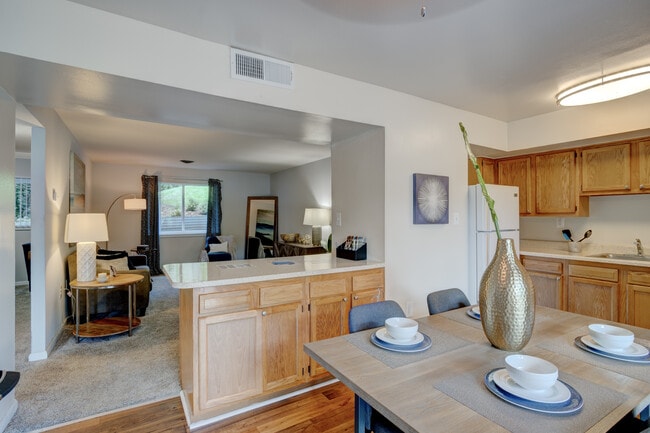 Building Photo - Oaks at Oxon Hill