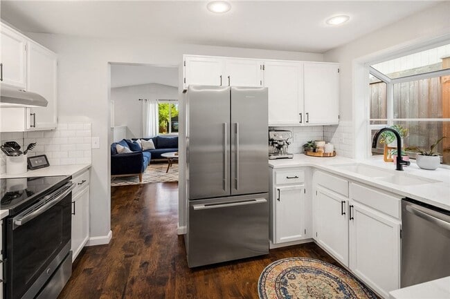 Building Photo - Updated 3 bed, 2 bath home in Greenwood