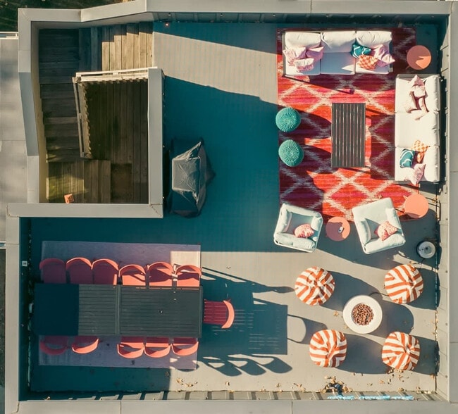 Building Photo - 2826 Hutson Ave