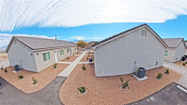 Building Photo - 1111 Sixshooter Ave