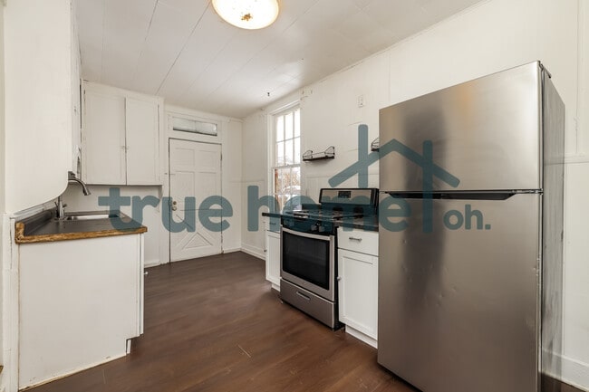 Building Photo - 121 Glencoe Ave