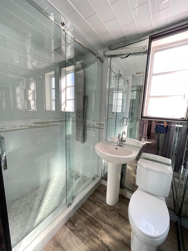 Building Photo - 610 8th St