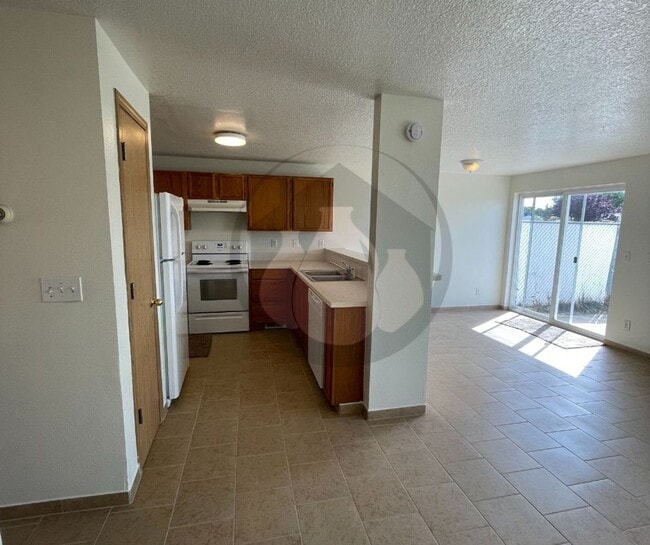 Building Photo - Charter Triplex #2022-1085