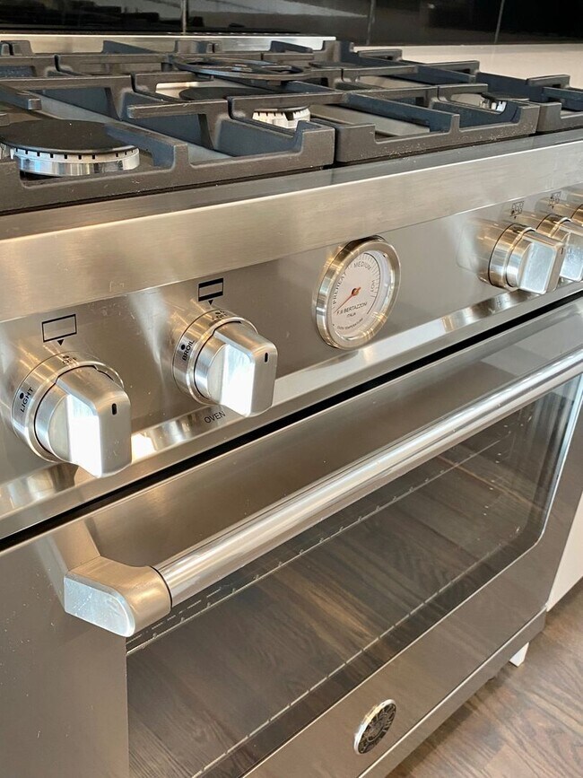 Building Photo - 4638 Kentucky Ave