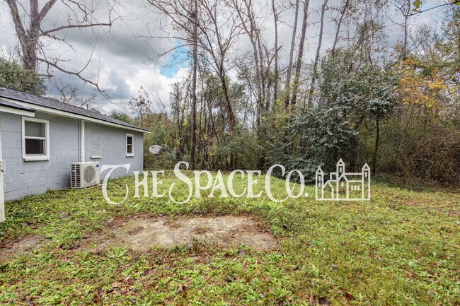 Building Photo - 209 Testament Ln