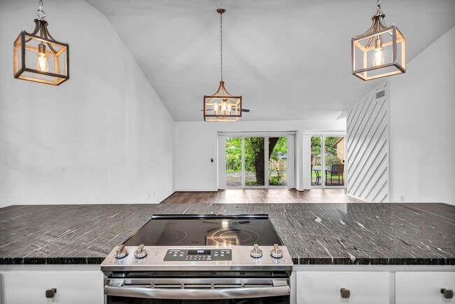 Building Photo - 100 Bay Point Dr