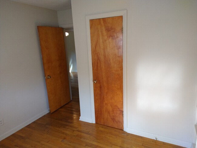 bedroom 3 - 422 W Melody Ave