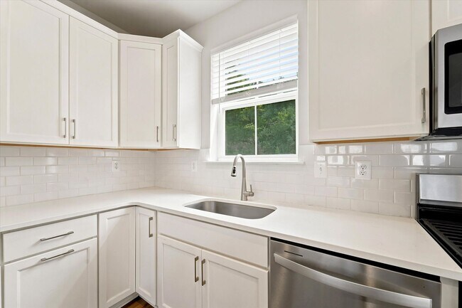 Building Photo - 59 Four Leaf Dr