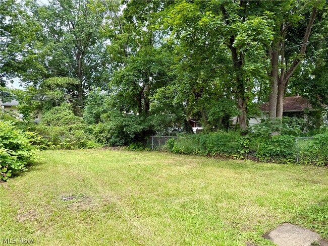 Building Photo - 404 Noah Ave
