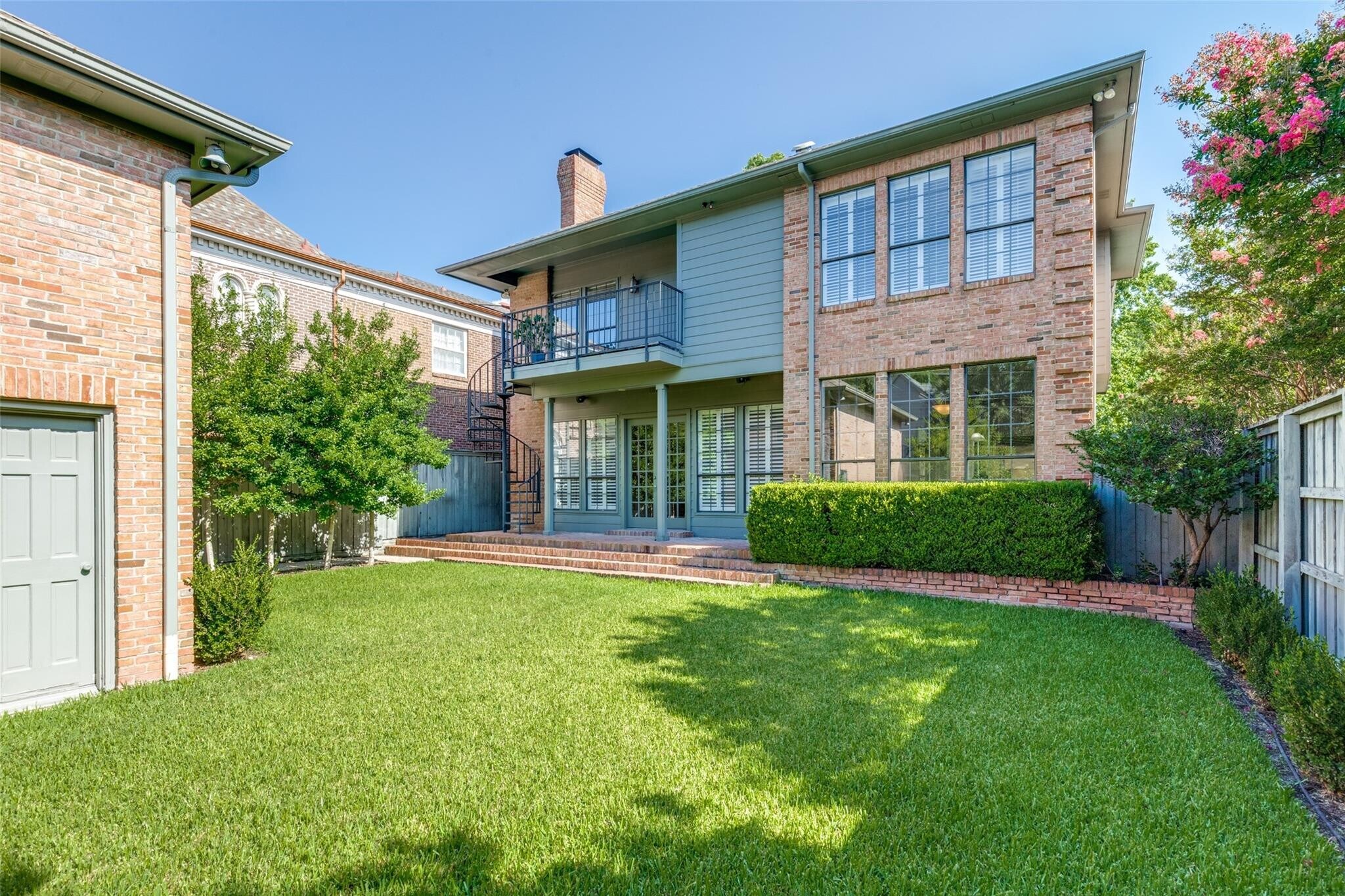Building Photo - 3201 Saint Johns Dr