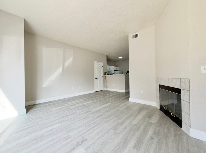 Building Photo - 908 S Yampa St