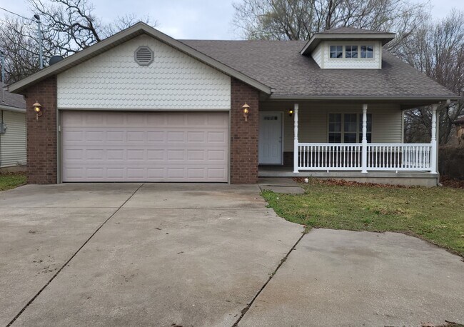 Building Photo - 2675 N National Ave