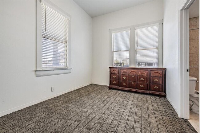 Building Photo - 2319 W Aileen St