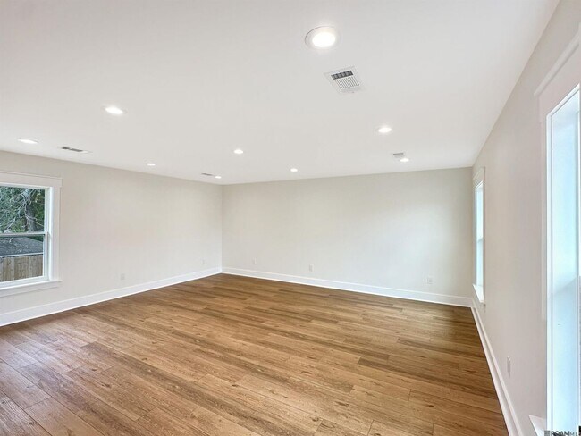 Building Photo - 7323 Sheffield Ct