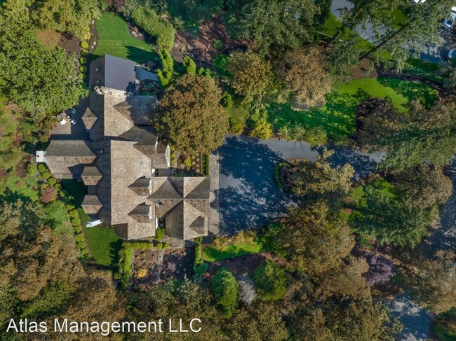 Building Photo - 4 br, 4.5 bath House - 1199 Fairway Rd