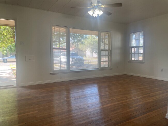 Building Photo - House with Heart