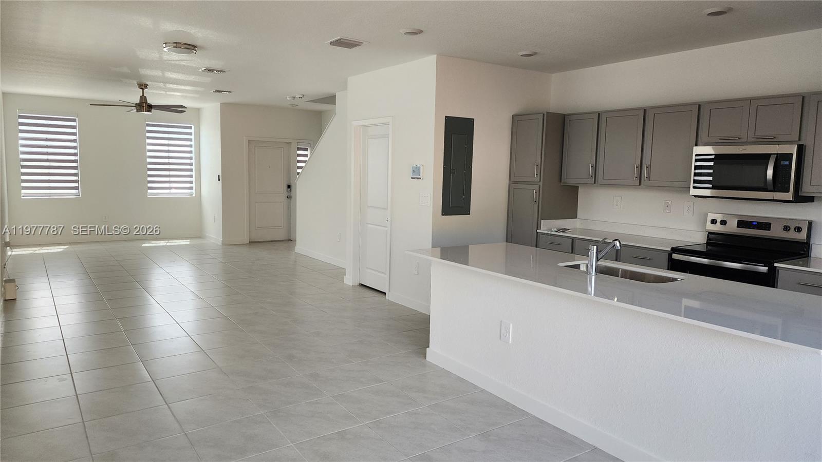 Building Photo - 371 NE 16th St