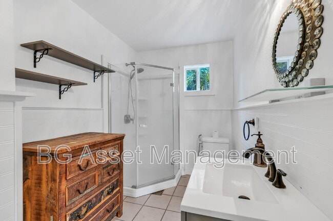 Building Photo - 981 Castle Rock Rd