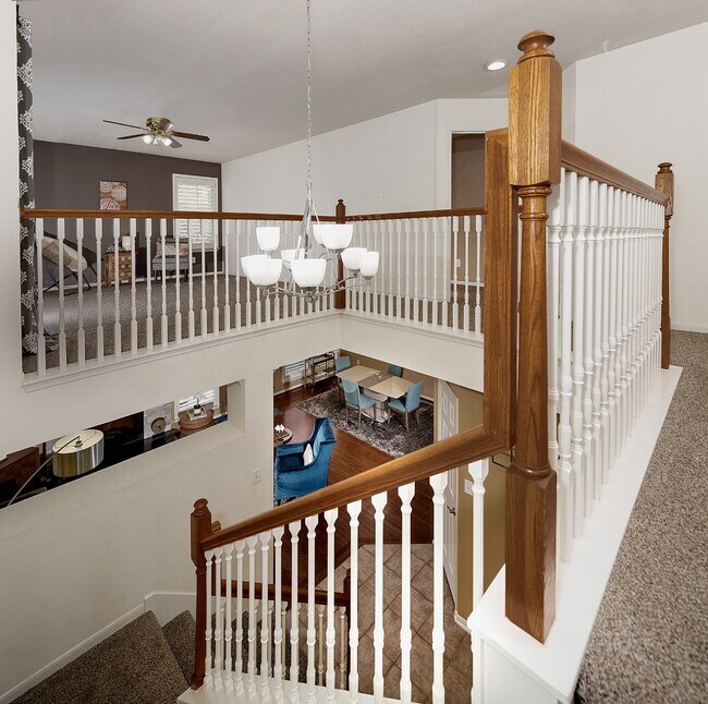 Building Photo - 110 N Valley Oaks Cir